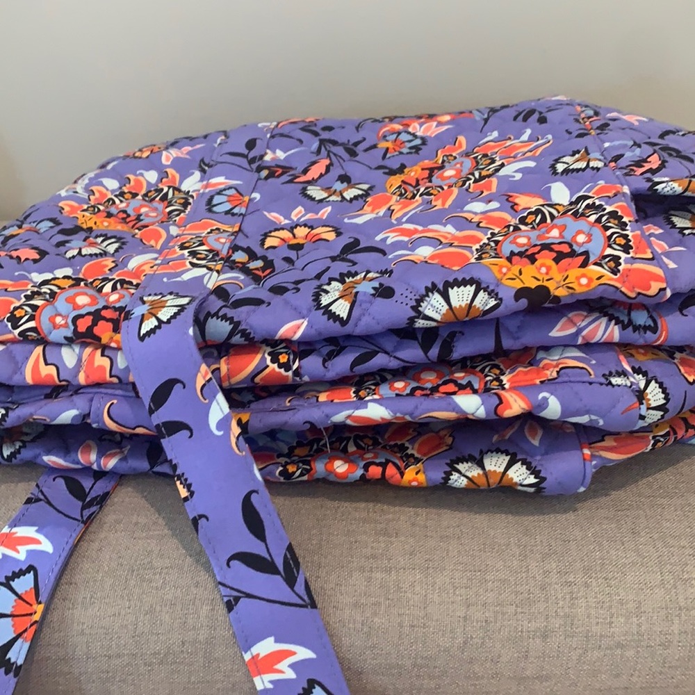 Nwt Vera Bradley xl duffel bag mural garden - Picture 7 of 8
